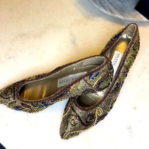 New Valerie Stevens beaded gold pumps